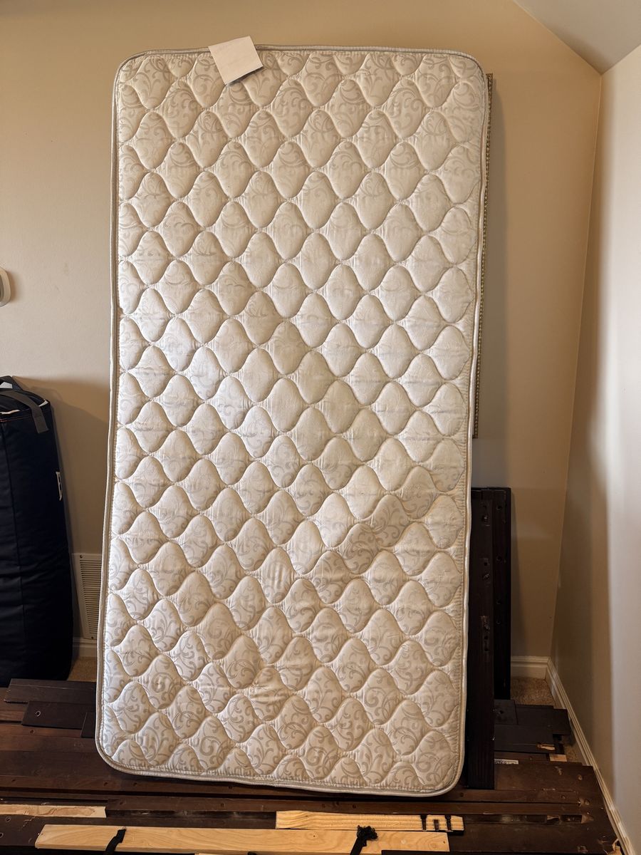 Kid twin guest mattress- barely used