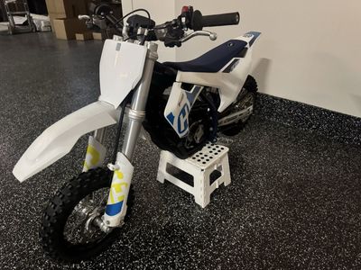 2024 Husqvarna EE3