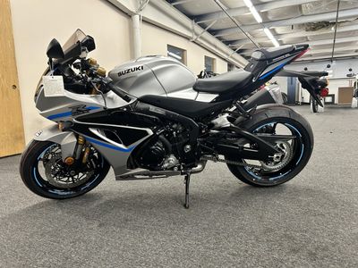 2025 Suzuki GSX-R1000RAM5