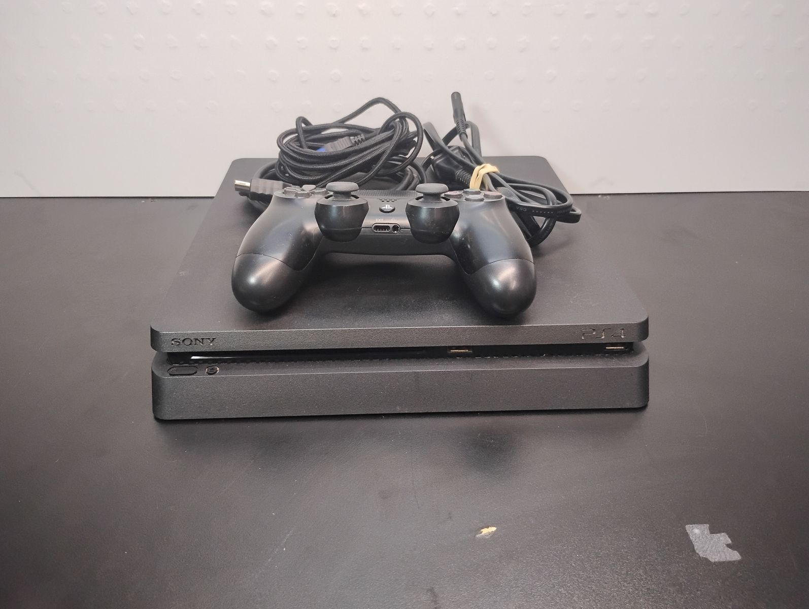 Sony PlayStation 4 Slim (Model CUH-2215B) 1TB