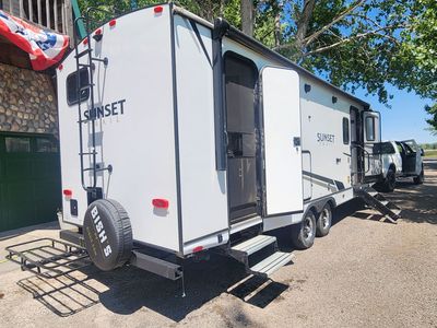 2022 Sunset Trail 25th Anniversary — Generator-Free Freedom & Dual Entry