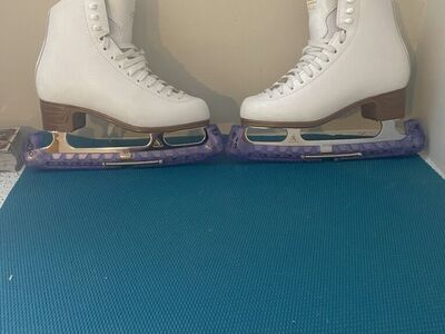 JACKSON ULTIMA SKATES SIZE 6