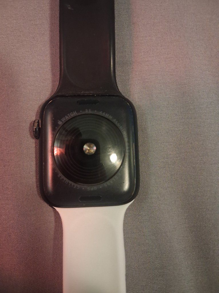 Apple Watch SE 44mm Aluminum Case GPS 