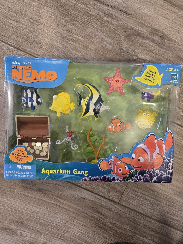 Mint Finding Nemo Tank Gang figures
