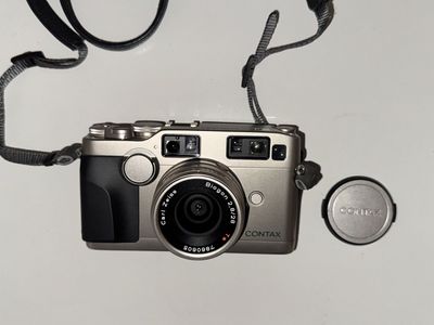 Contax G2 W/ 28mm f/2.8 lens