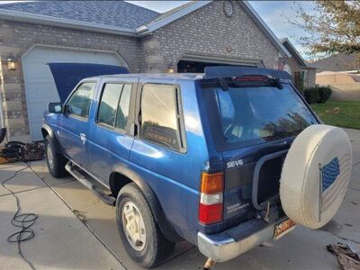 2 1995 NISSAN PATH FINDERS.. green one for parts; blue one runs NEEDS STARTER