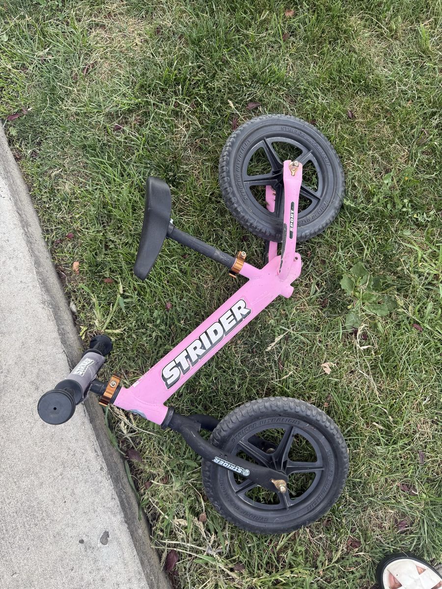 Pink strider balance bike sport 