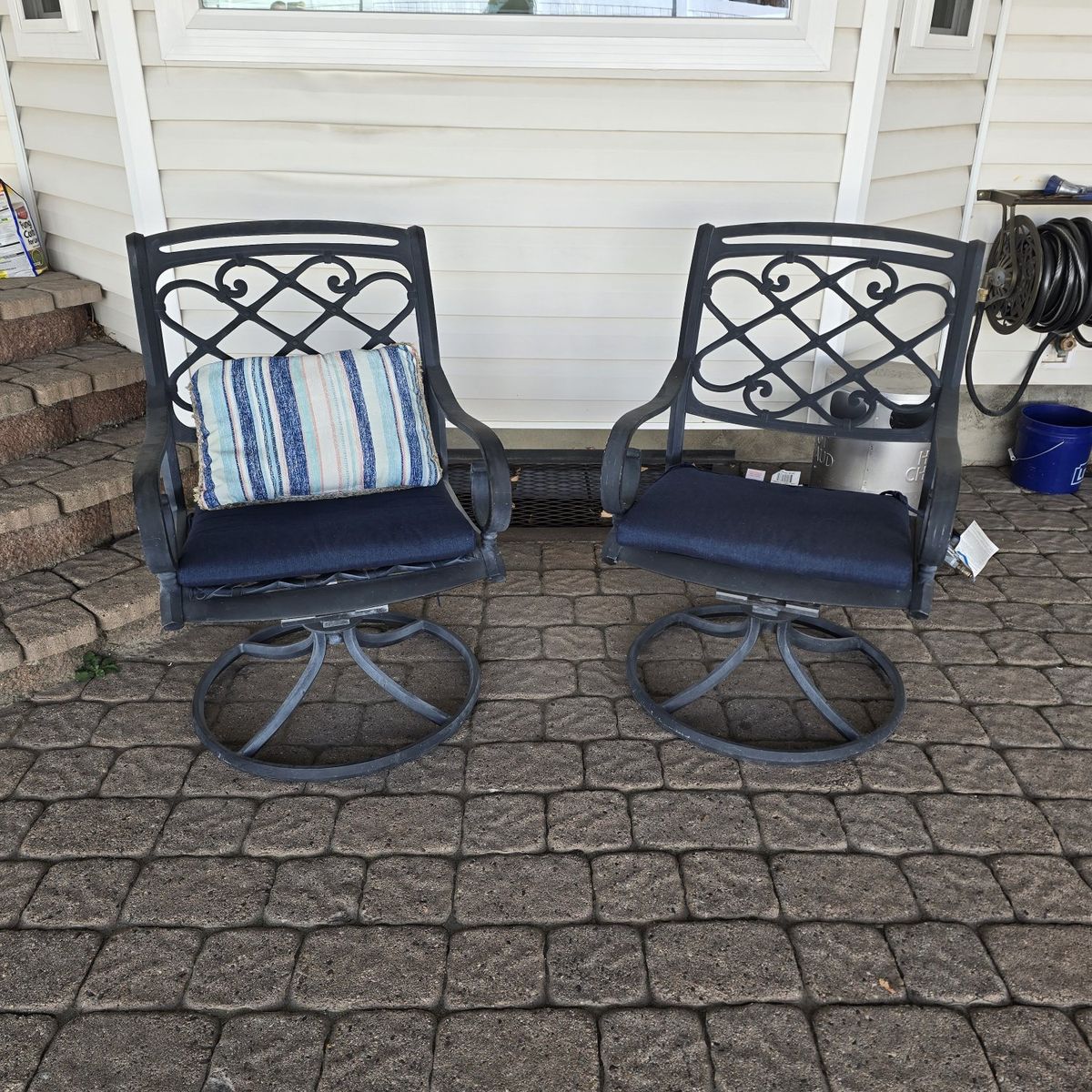 2 Outdoor Swivel Chairs