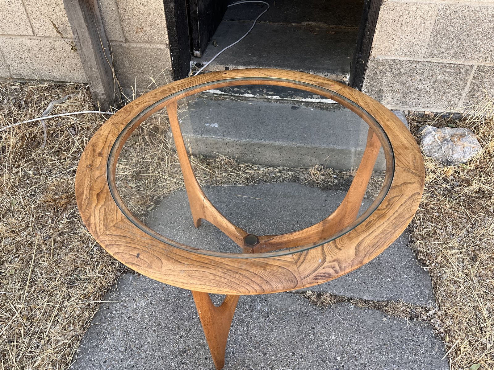 Lane mid century modern triangle table