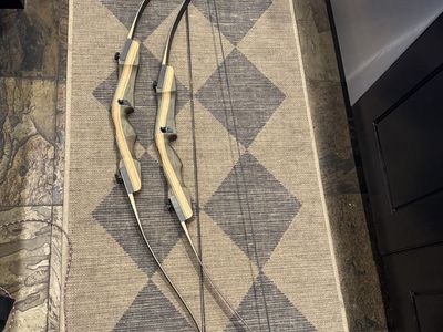2 New Recurve Bows+stringer+a bunch of arrows+target+target holder+arrowproof backsplash