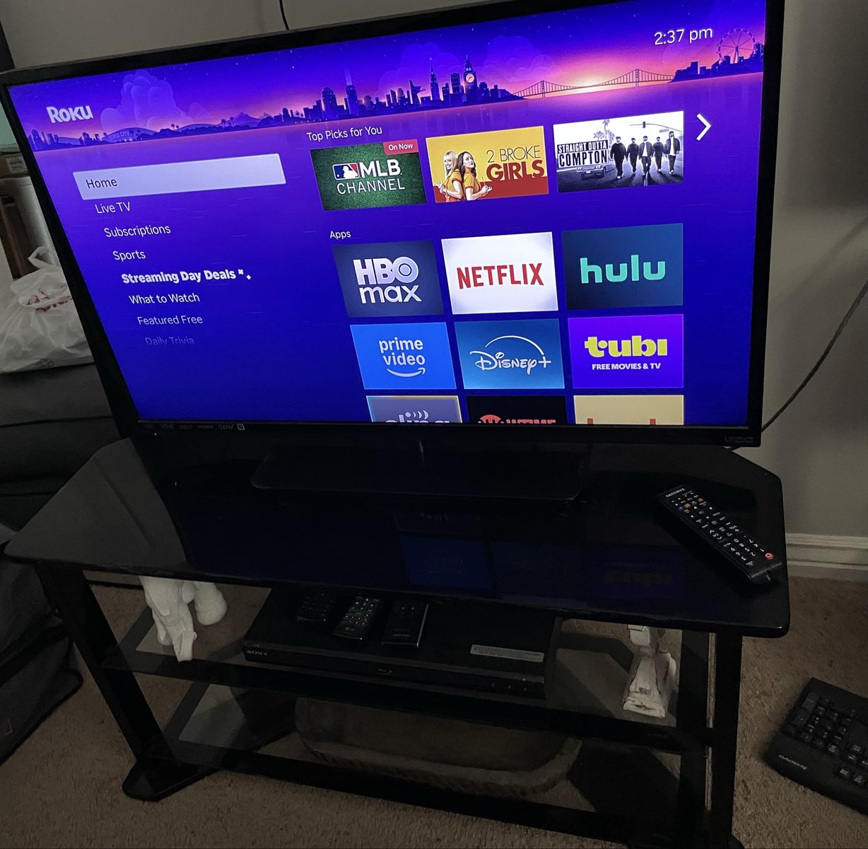 Vizio 40-inch and stand with Roku Built-in, 1080p LED Display
