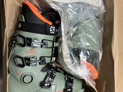 Saloman Ski Boots