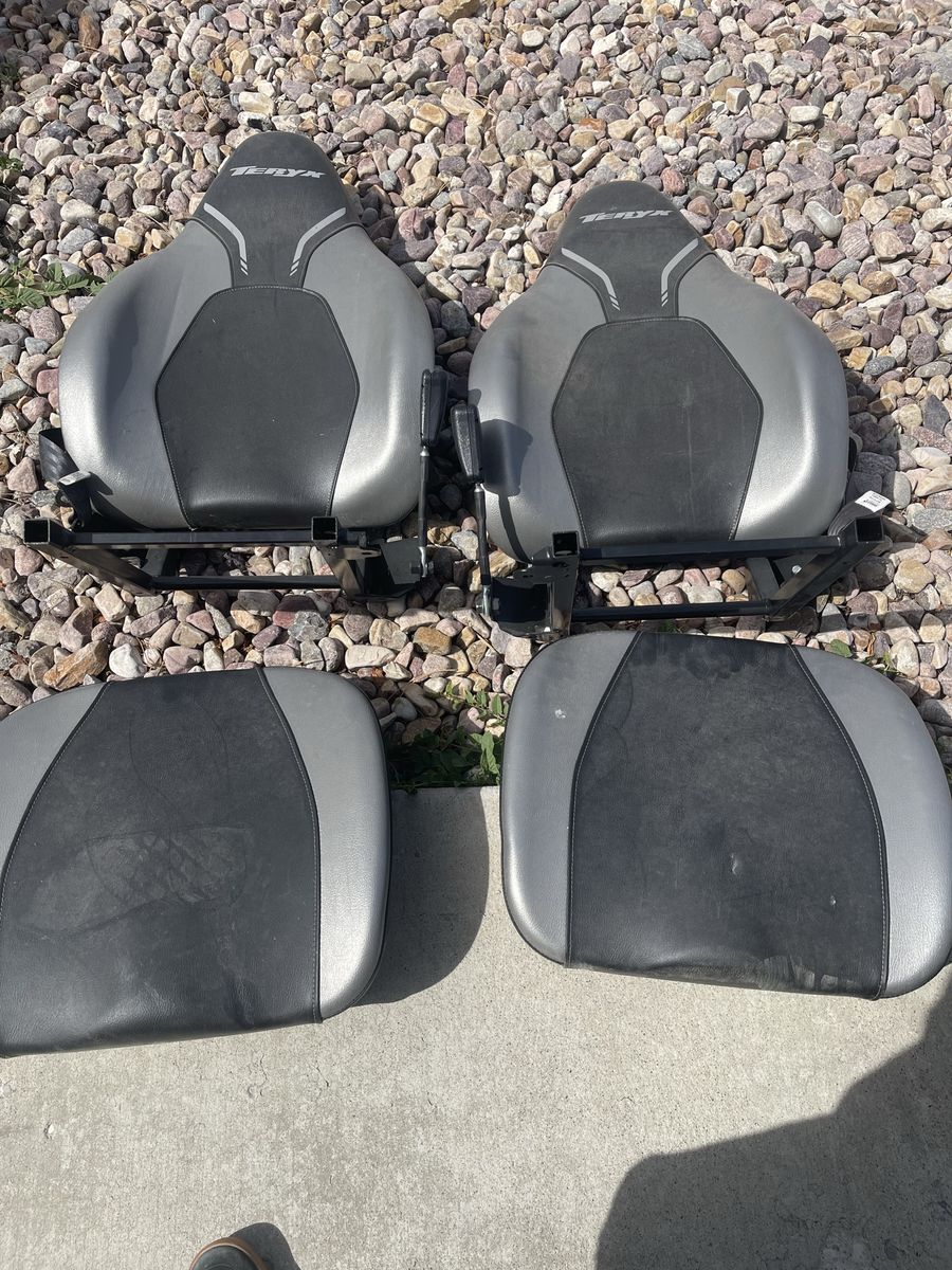 2023 Kawasaki Teryx seats