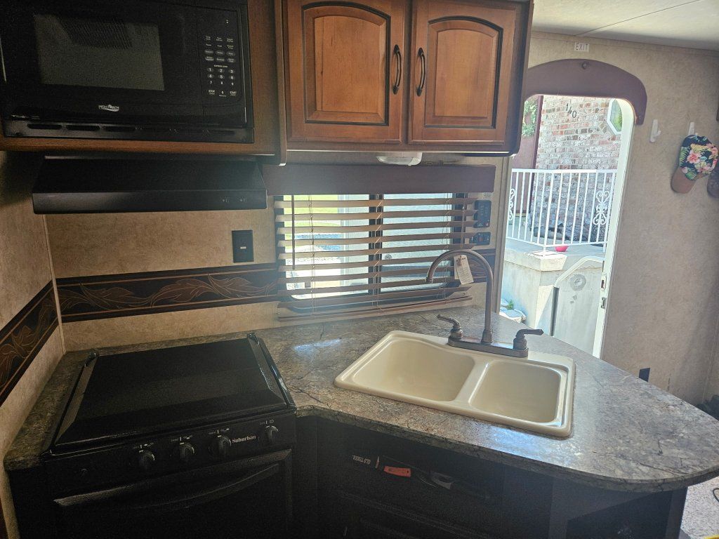 Main image 7