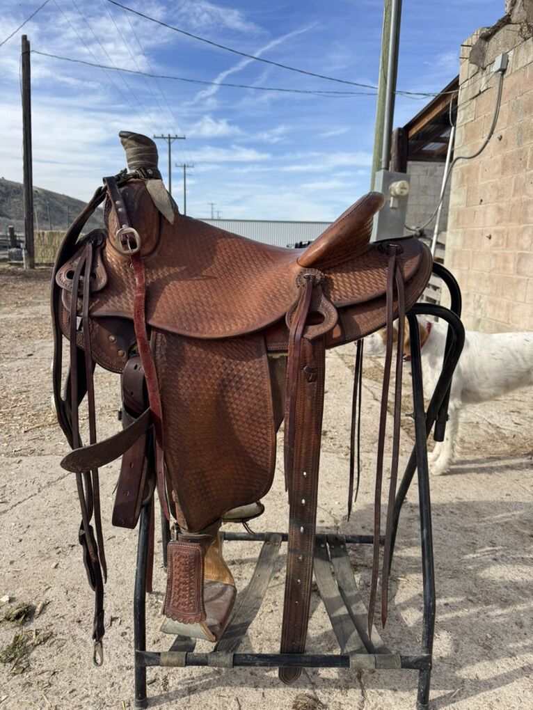 High Quality Custom Saddle