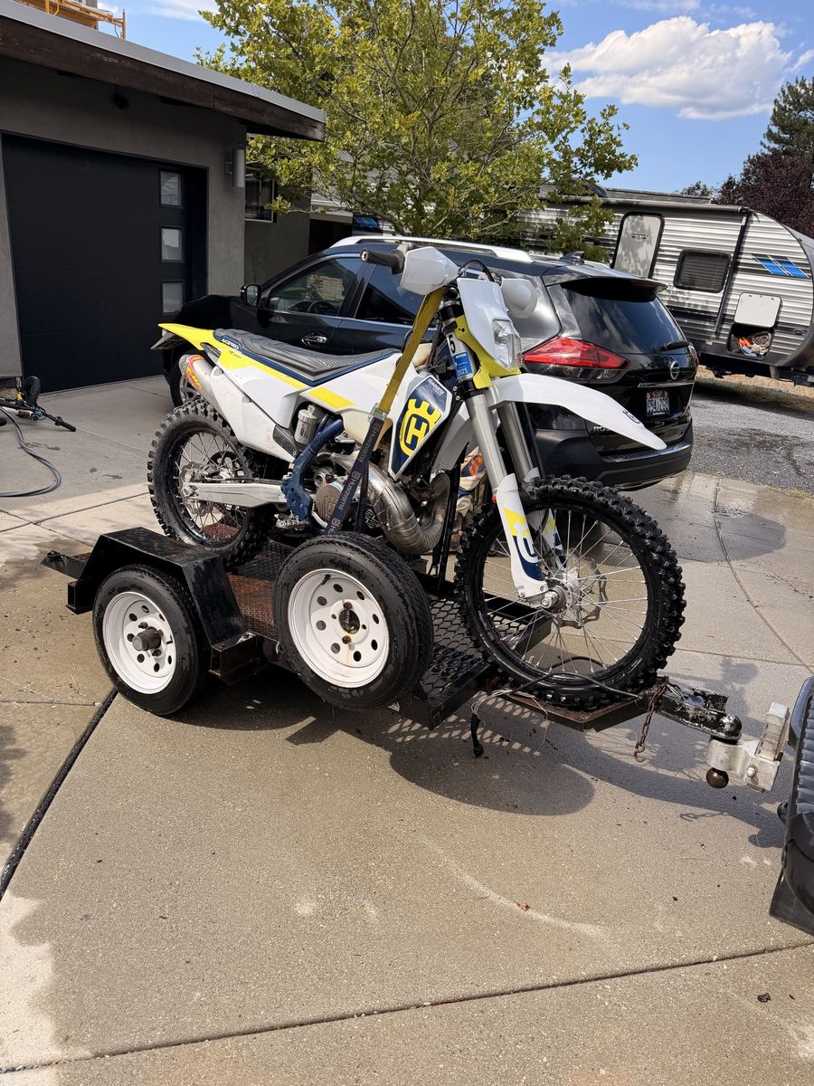 Single motorcycle trailer 