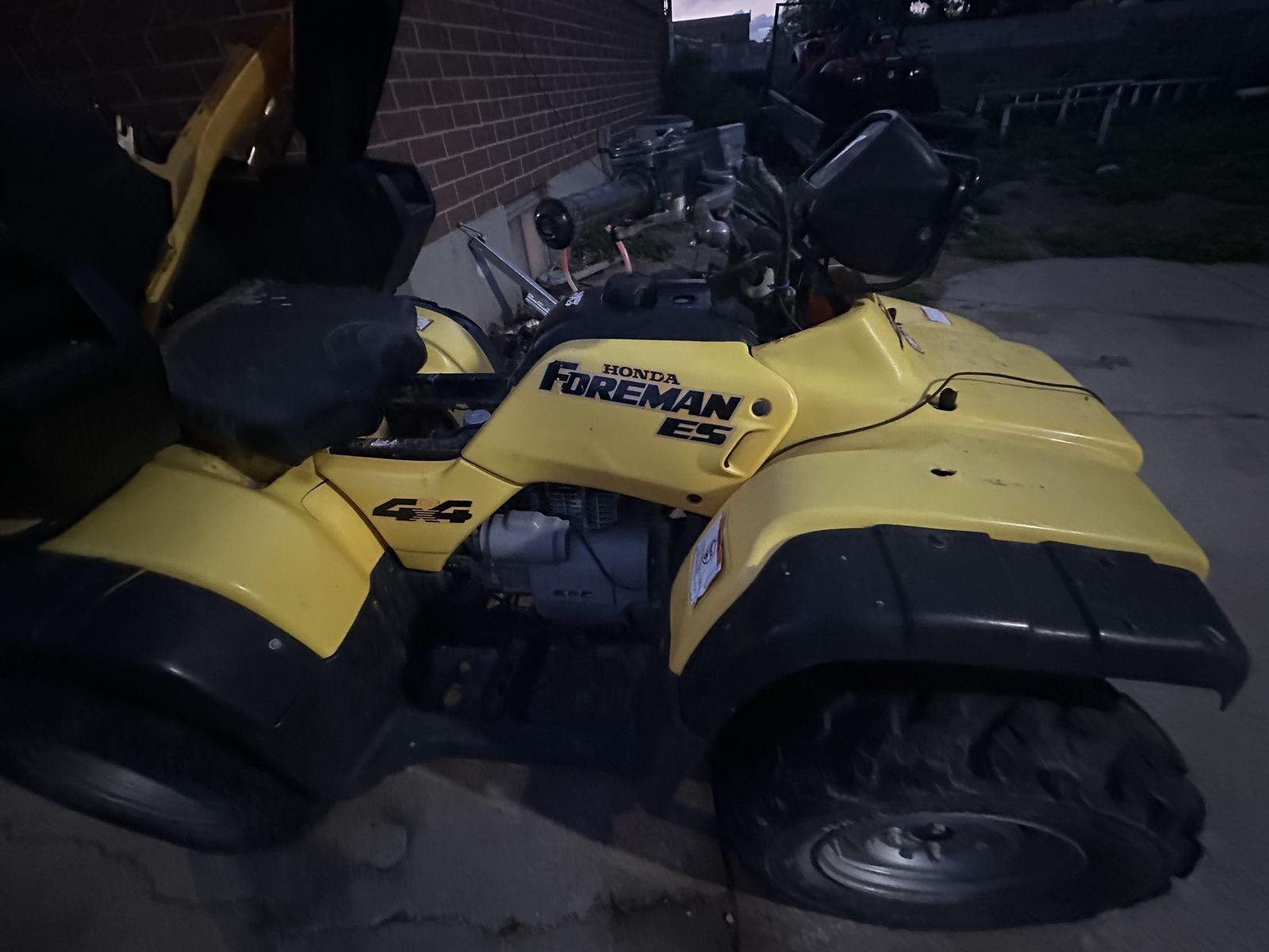1998 honda four wheeler  needs work  comes w/Ncarb