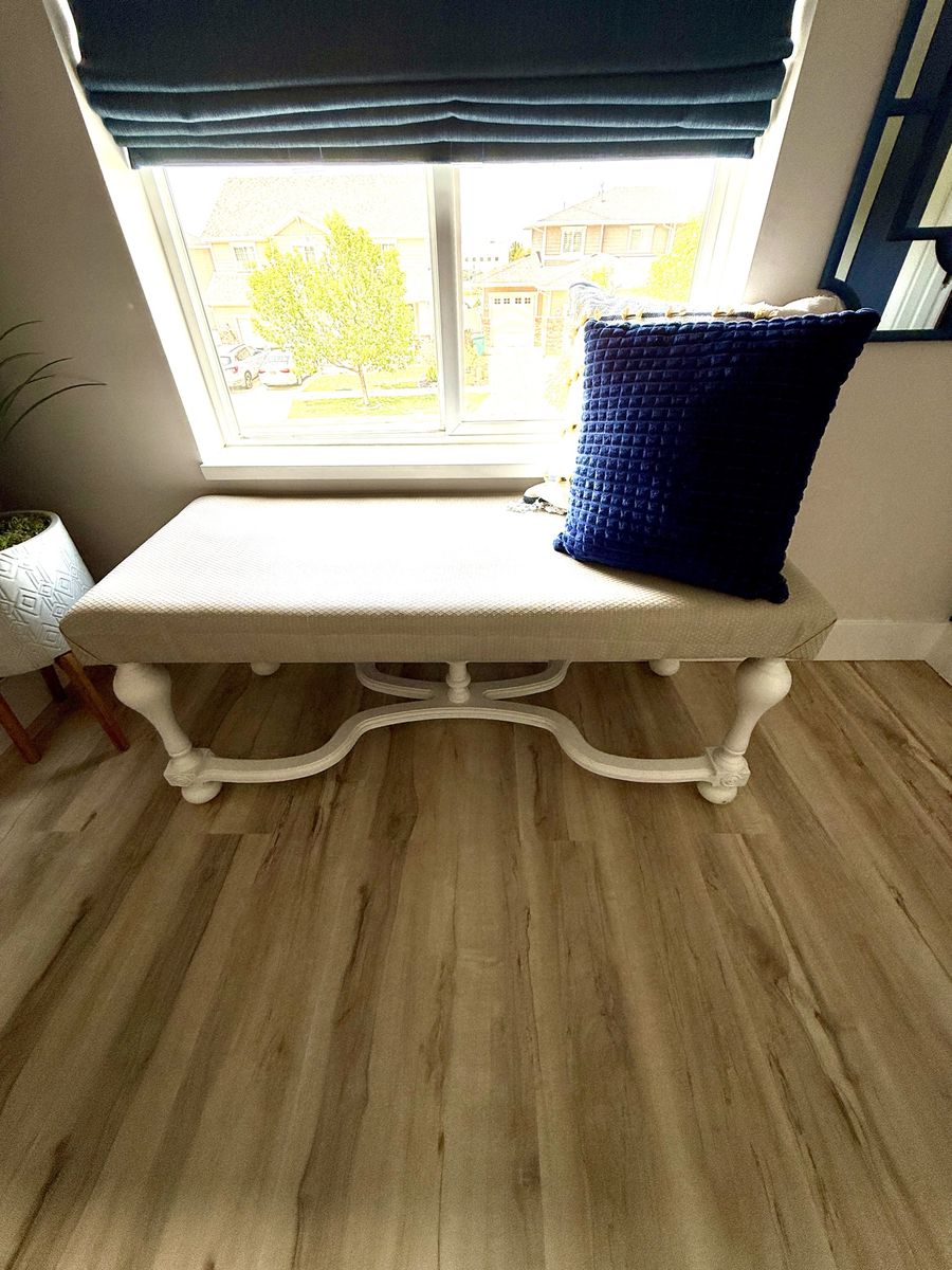 Elegant Upholstered Bench - Cream Fabric & White Wood Base - Very Good Condition