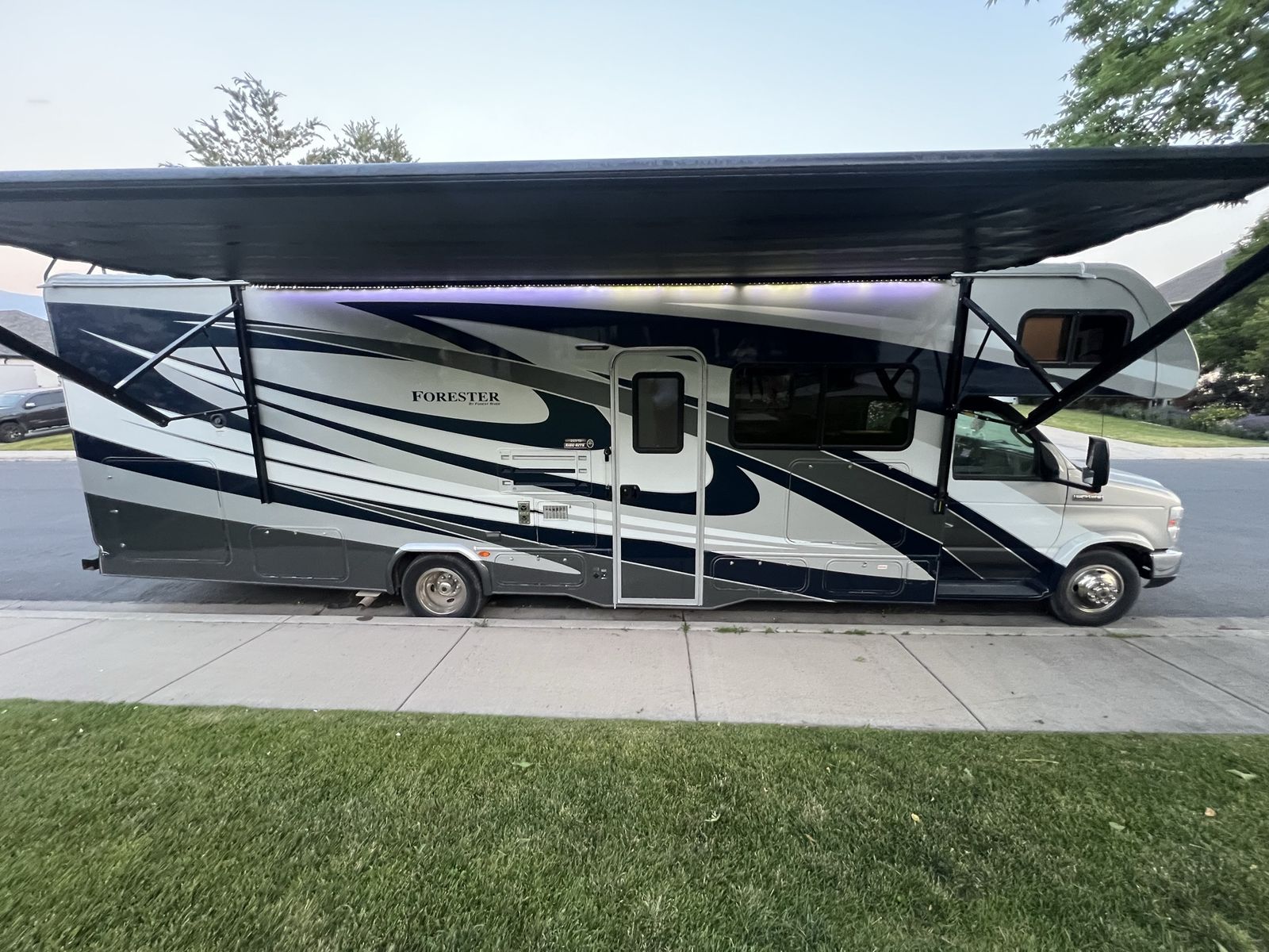 2018 Ford E-450 and Econoline 450 