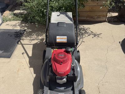 Honda HRX 217 Versamow 4-in-1 Gas Lawn Mower with GCV190 Engine