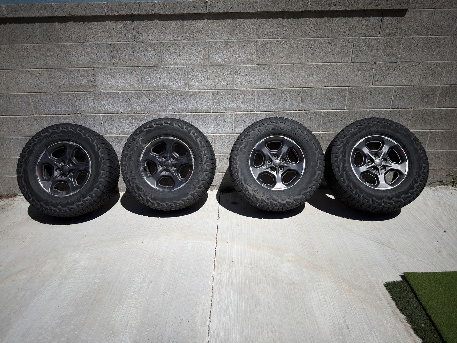 Jeep Gladiator Rubicon Wheels and Tires