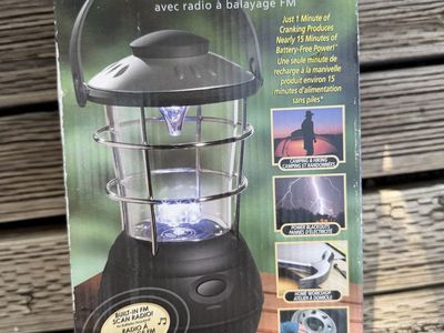Innovage Outdoor Battery-Free Hand Crank 5x LED Lantern with FM Scan Radio