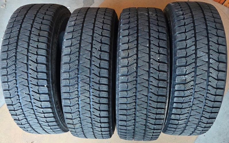 Set of 4 Bridgestone Blizzak WS90 225/65/RR17 - Less than 5000 miles