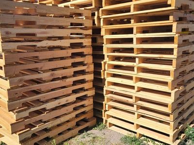 Wood Shipping Pallets - Standard Size for Various Uses