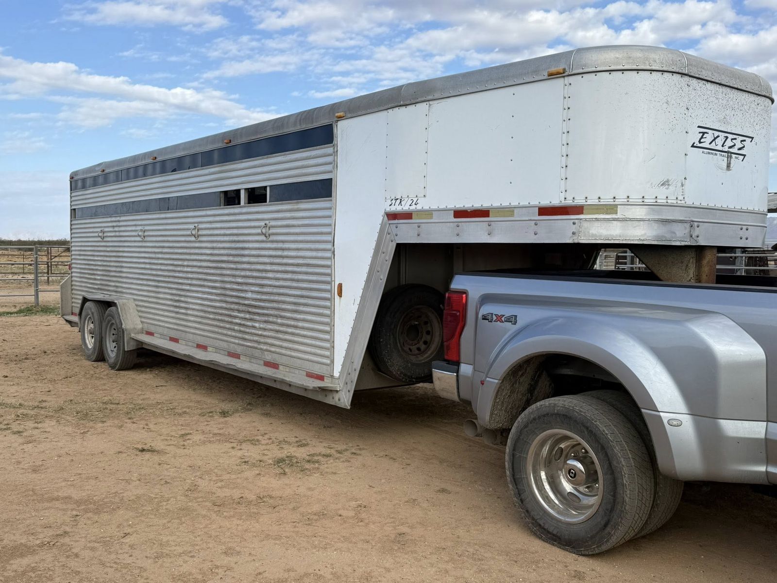 Exiss Stock Combo / Horse Trailer