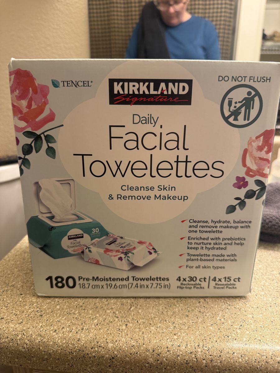 Kirkland Signature Daily Facial Towelettes, 180 Count, Pre-Moistened Makeup Remover Wipes
