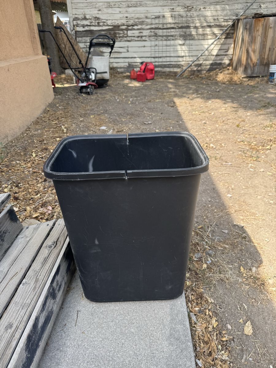 Black Plastic Trash Can / Storage Bin 7 gallons 