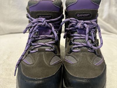 Hi-Tec women’s size 6 grey/purple trim Wtrprf like new hiking boots