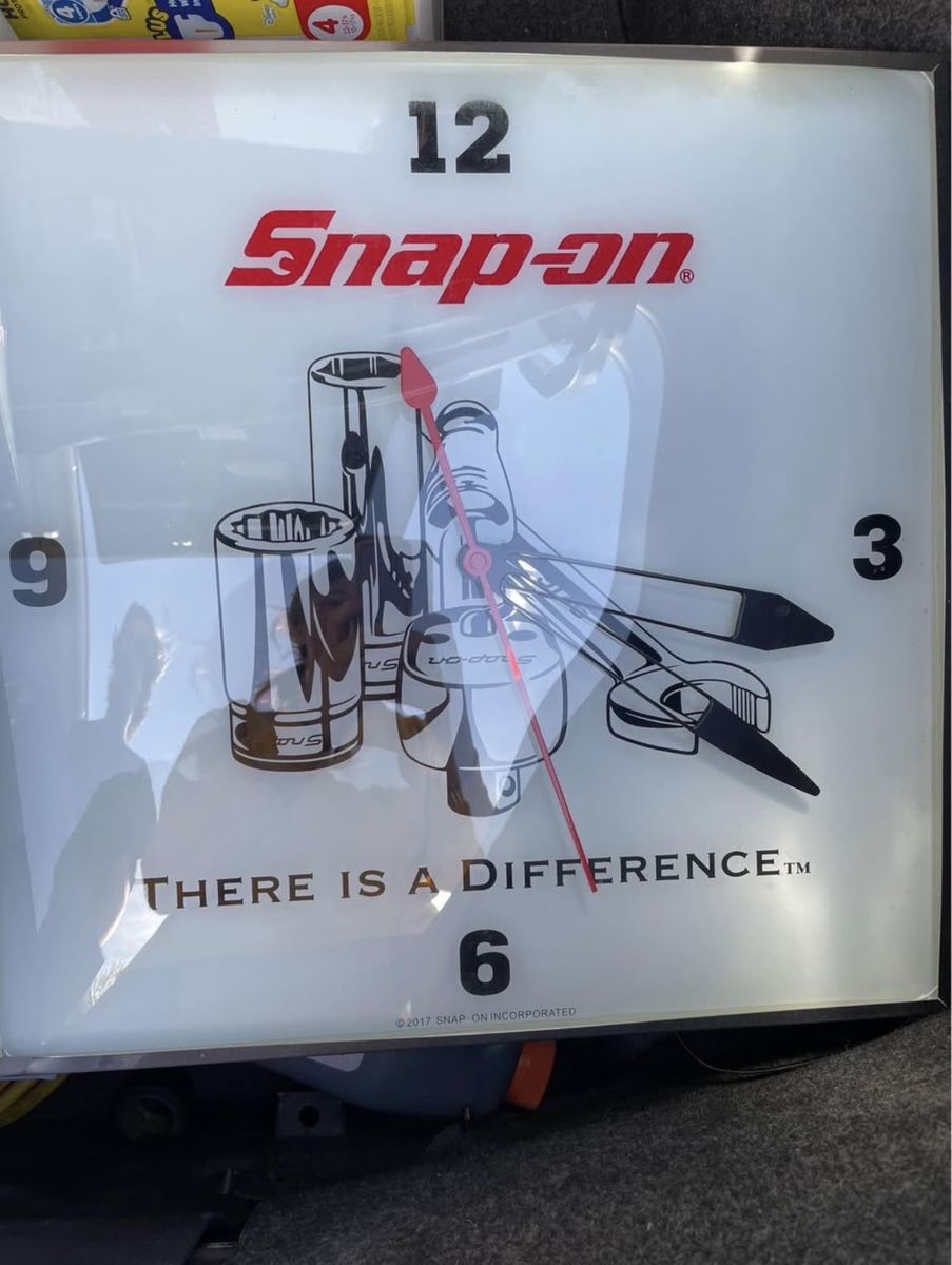 Snap-on "There Is A Difference" Wall Clock 2017 - Auto Mechanic Tools Man Cave Decor