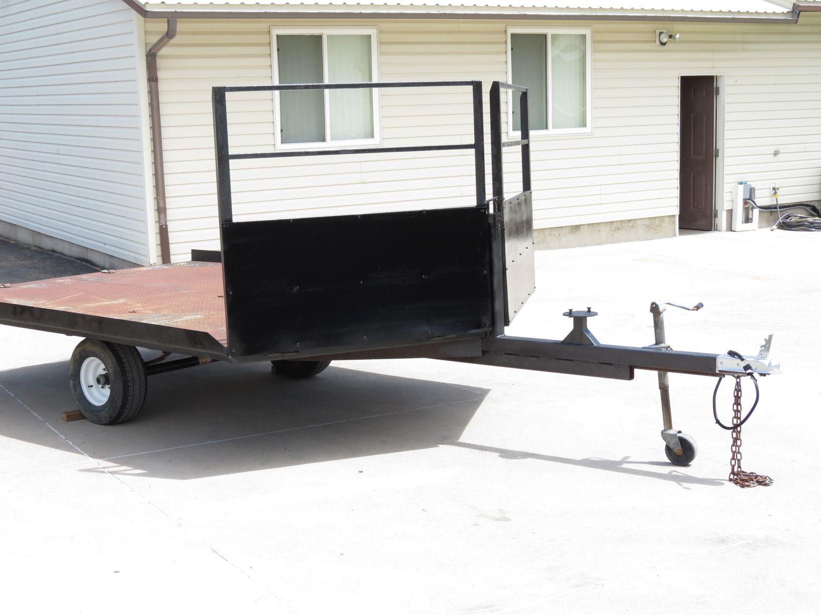 Very nice 8X10 steel deck trailer