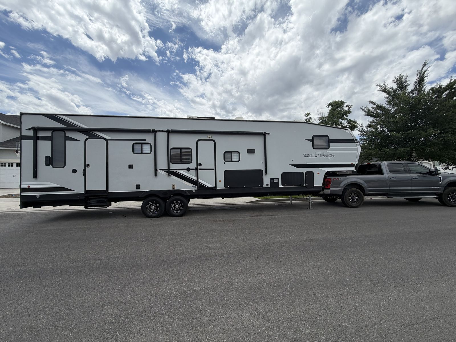 2020 Wolfpack Toy Hauler Fifth Wheel 335 pack 13 Platinum
