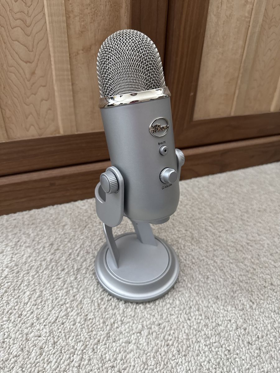 Blue Yeti USB Microphone (Silver) - Audio for Streaming, Podcasting, & Recording