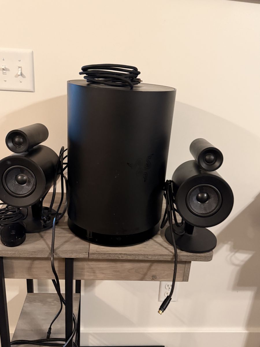 Razer Nommo Pro 2.1 Gaming Speakers with THX Spatial Audio - ( parts only)