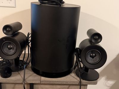 Razer Nommo Pro 2.1 Gaming Speakers with THX Spatial Audio - ( parts only)