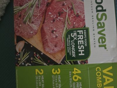 FoodSaver Value Combo Pack: 46 Pre-Cut Bags & 5 Heat Seal Rolls for Vacuum Sealing
