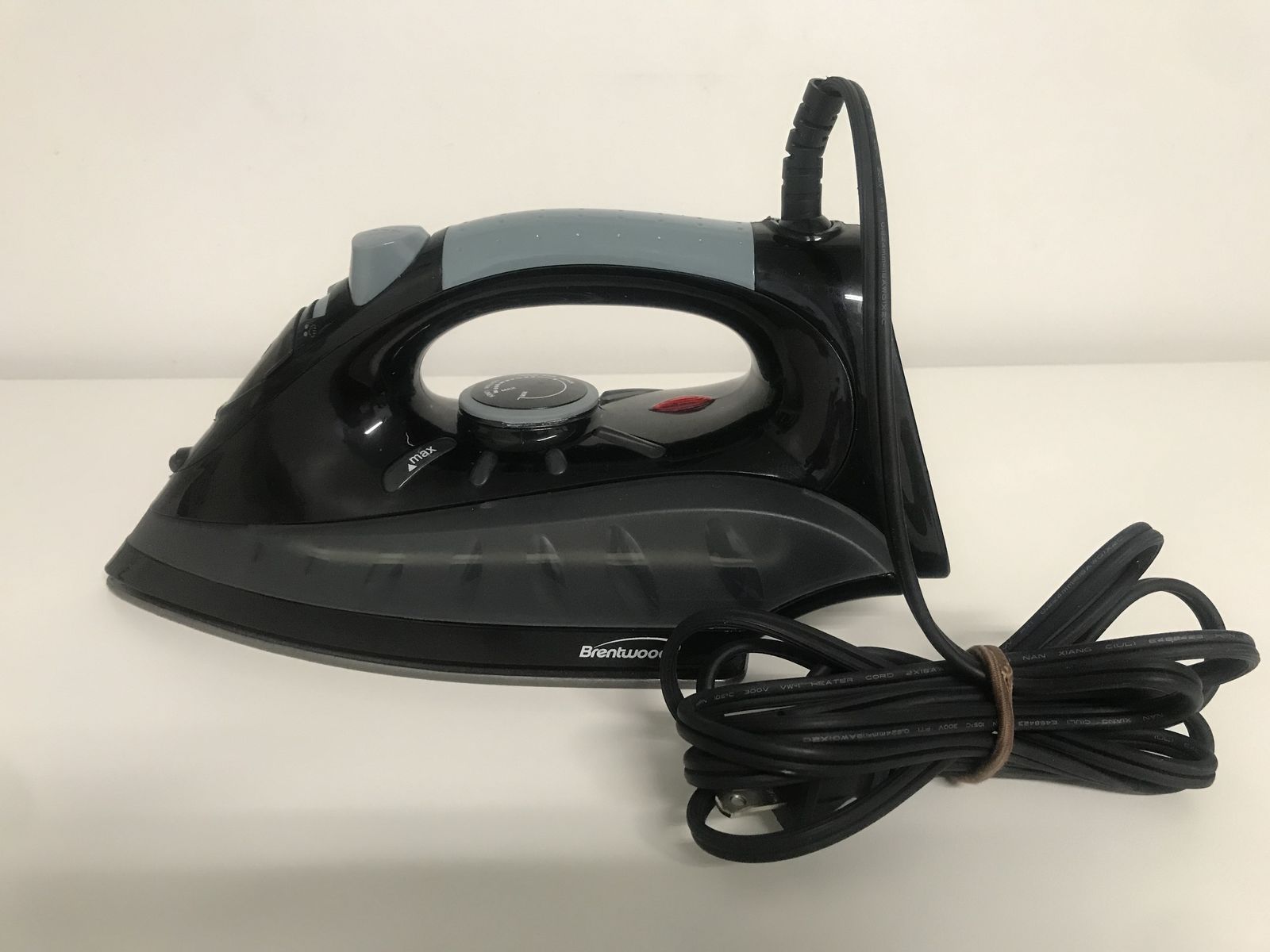 Steam Iron (Brentwood)