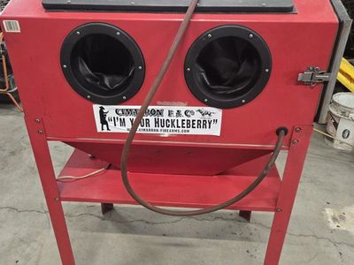 Central Pneumatic 40 lb. capacity floor blast cabinet.