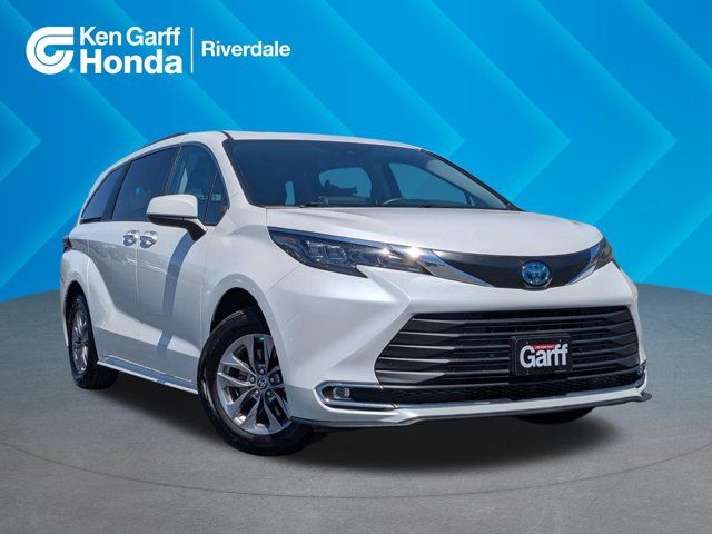 2024 Toyota Sienna 