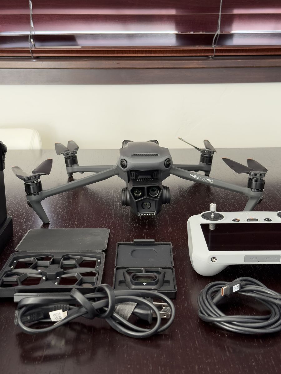 DJI Mavic 3 Pro Fly More Combo - Excellent condition. Extras