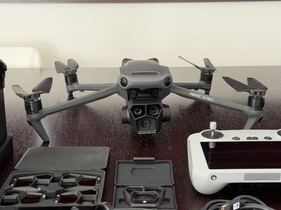 DJI Mavic 3 Pro Fly More Combo - Excellent condition. Extras