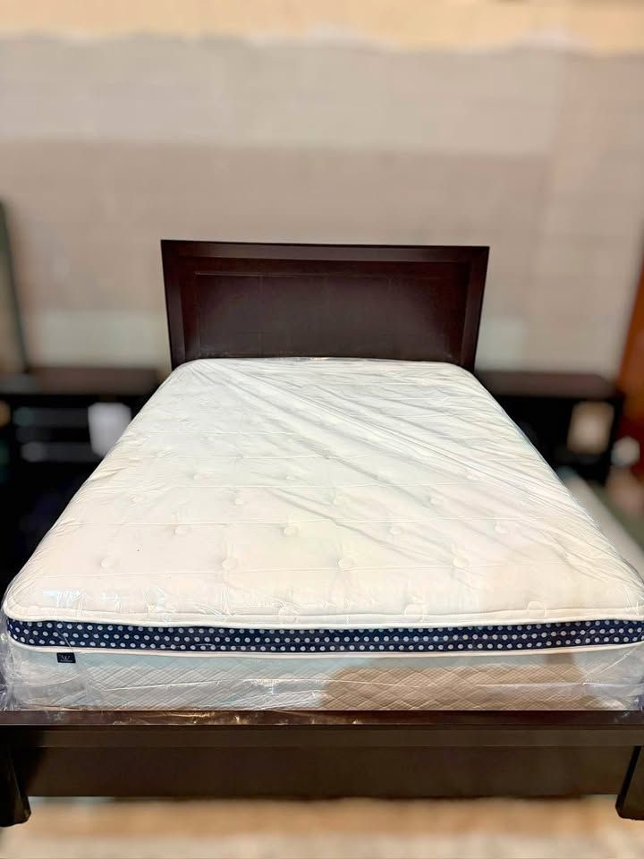 WinkBed Luxury Hybrid Queen Mattress – $400