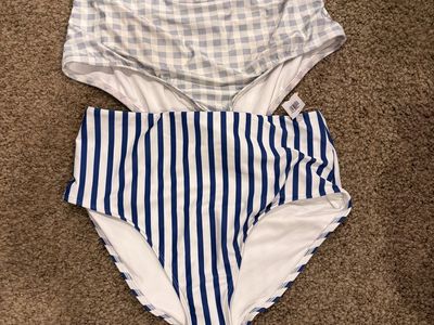 Women’s swim bottoms Large READ DESCRIPTION