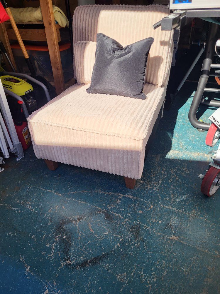 Fabric Lounge Chairs w/Pillows 
Beige