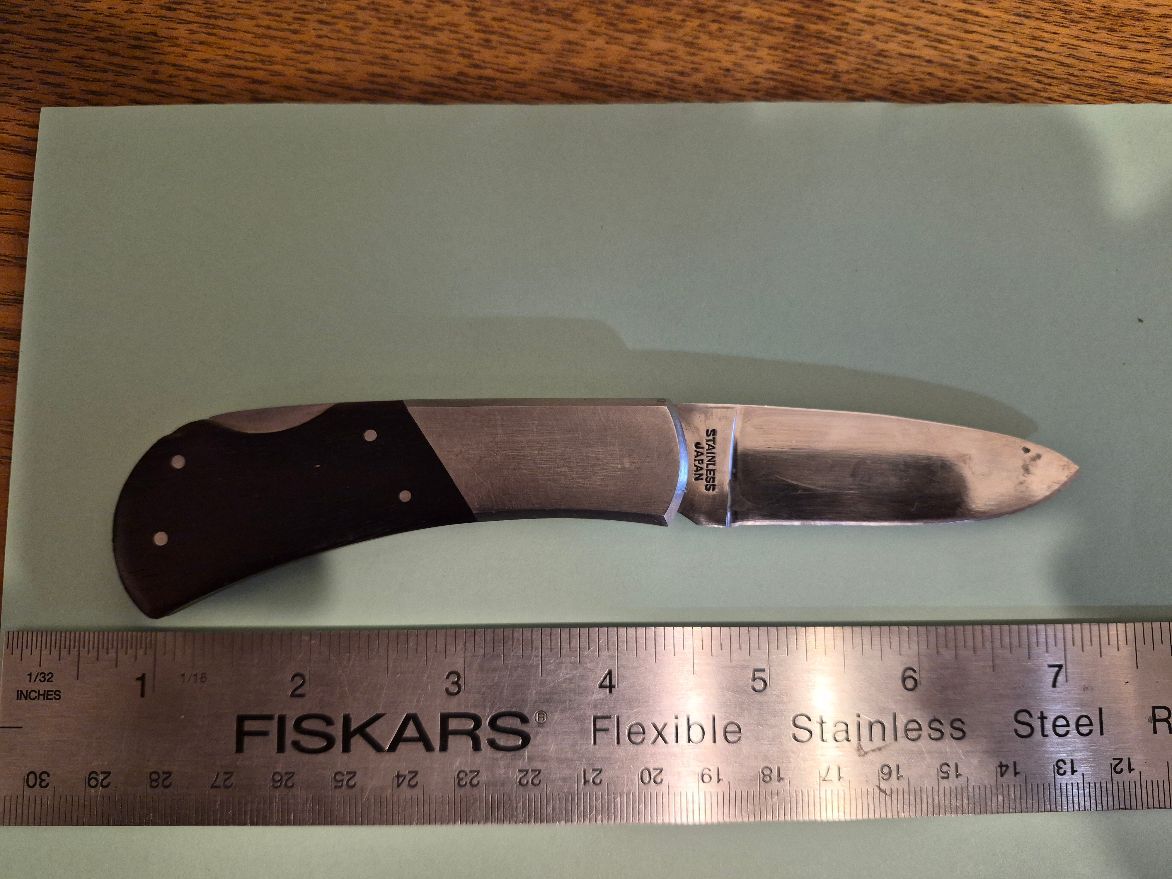 Selling a used KA-BAR lock blade pocketknife with a stainless-steel blade.
