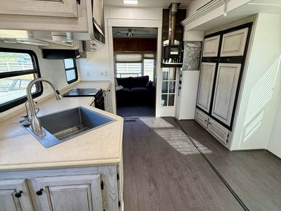 2006 Dutchmen Grand Junction 40’ Fifth Wheel RV