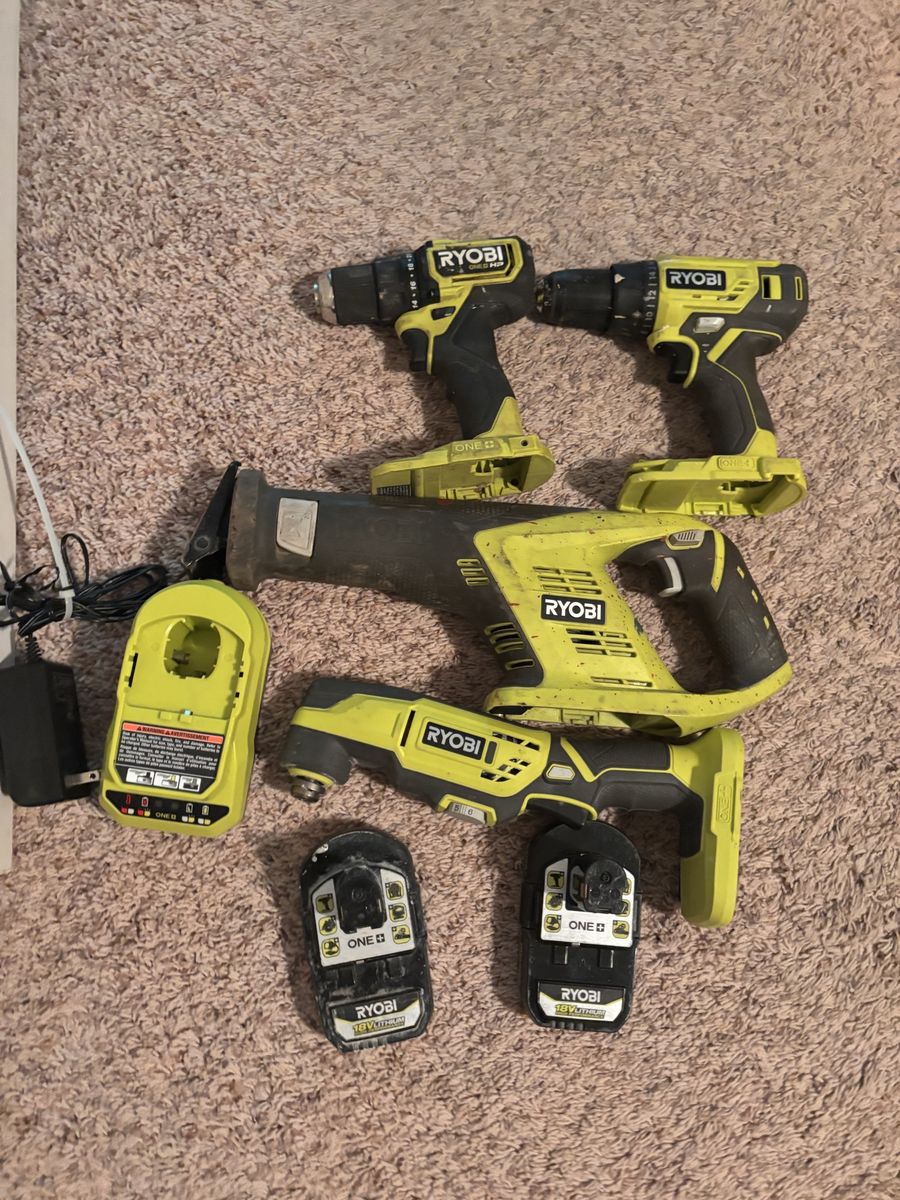 Nice 7 piece Ryobi tool set it good working condition